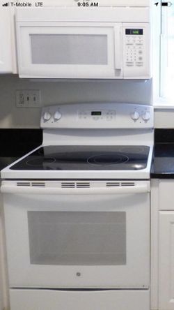 Eg Electric stove and microwave