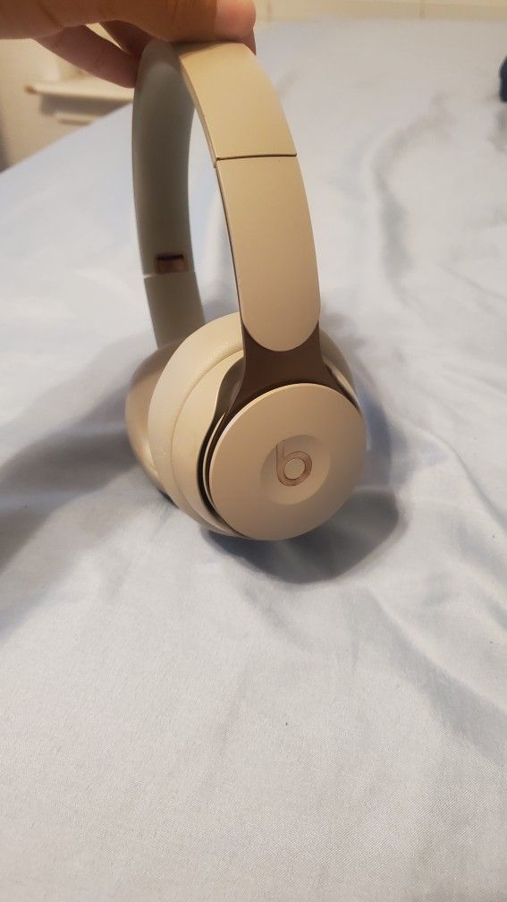 Beats Solo Pro