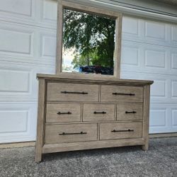 Havertys Grayson Youth Dresser with Mirror 
Like New 