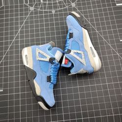 Jordan 4 University Blue 12