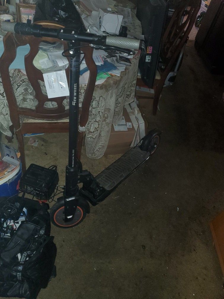 Electric Scooter 5th Wheel 