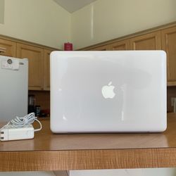 Apple MacBook Laptop 