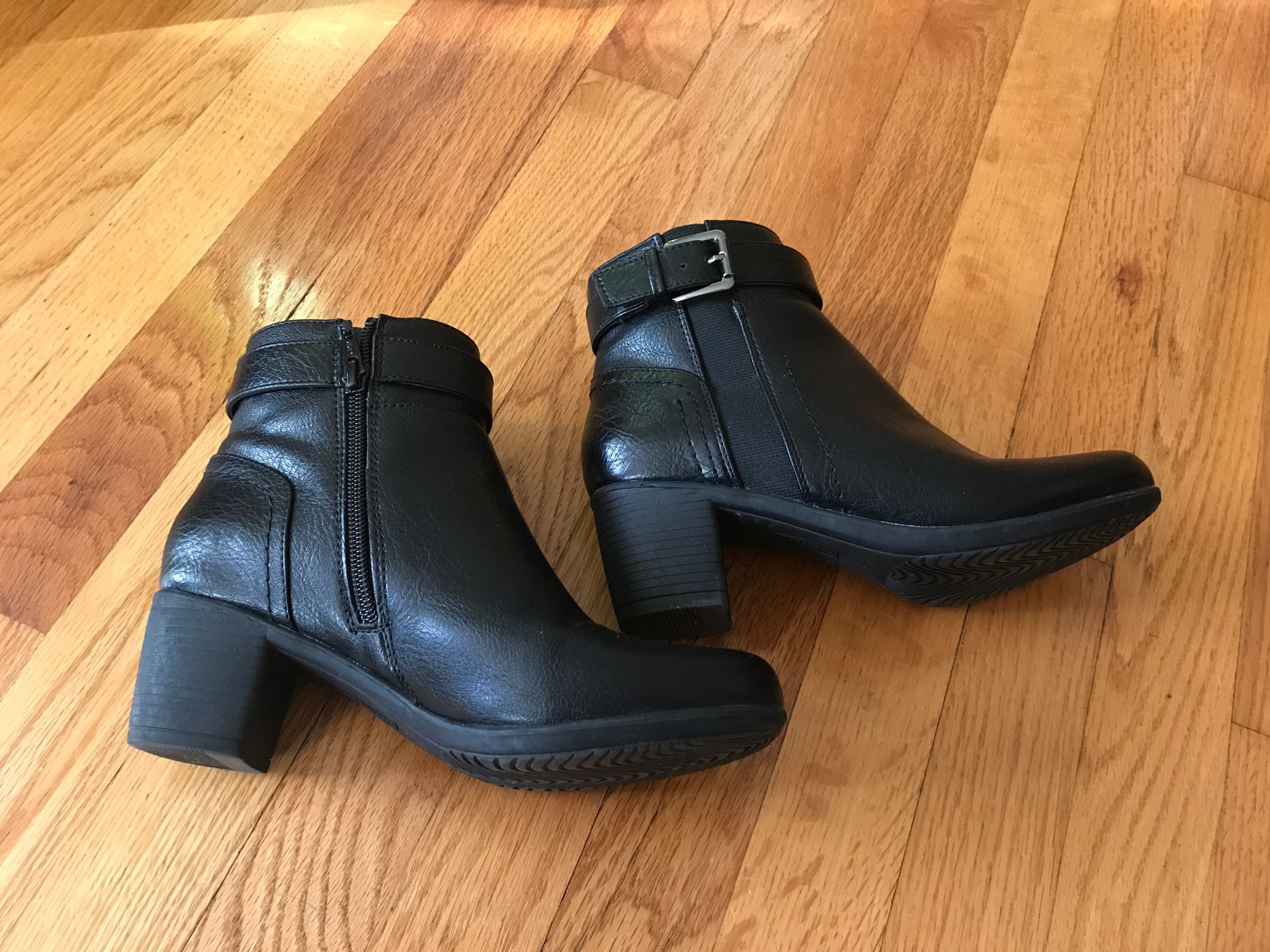 Women’s Black Boots. Size 6 1/2 Med