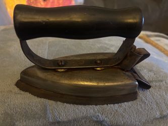 Antique Cast Iron Sad Iron with Handle