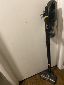 Shark cordless bagless stick vac like new no attachments great suction  60