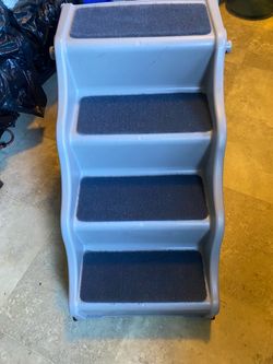 4-Step Plastic Pet Stairs with Carpet Treads