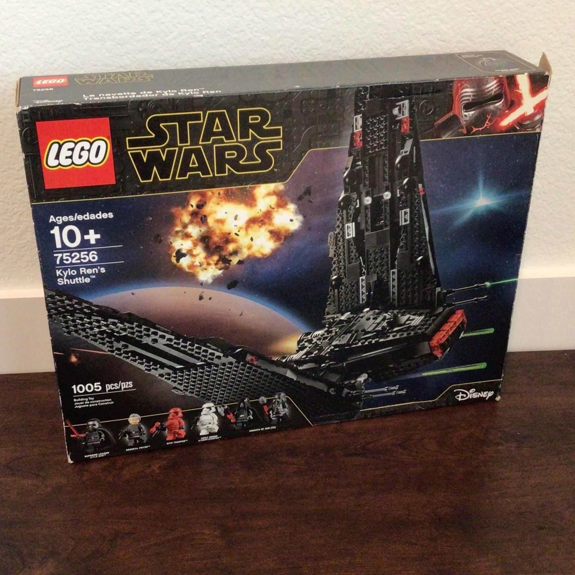 Lego Star Wars Kylo Ren’s Shuttle 75256