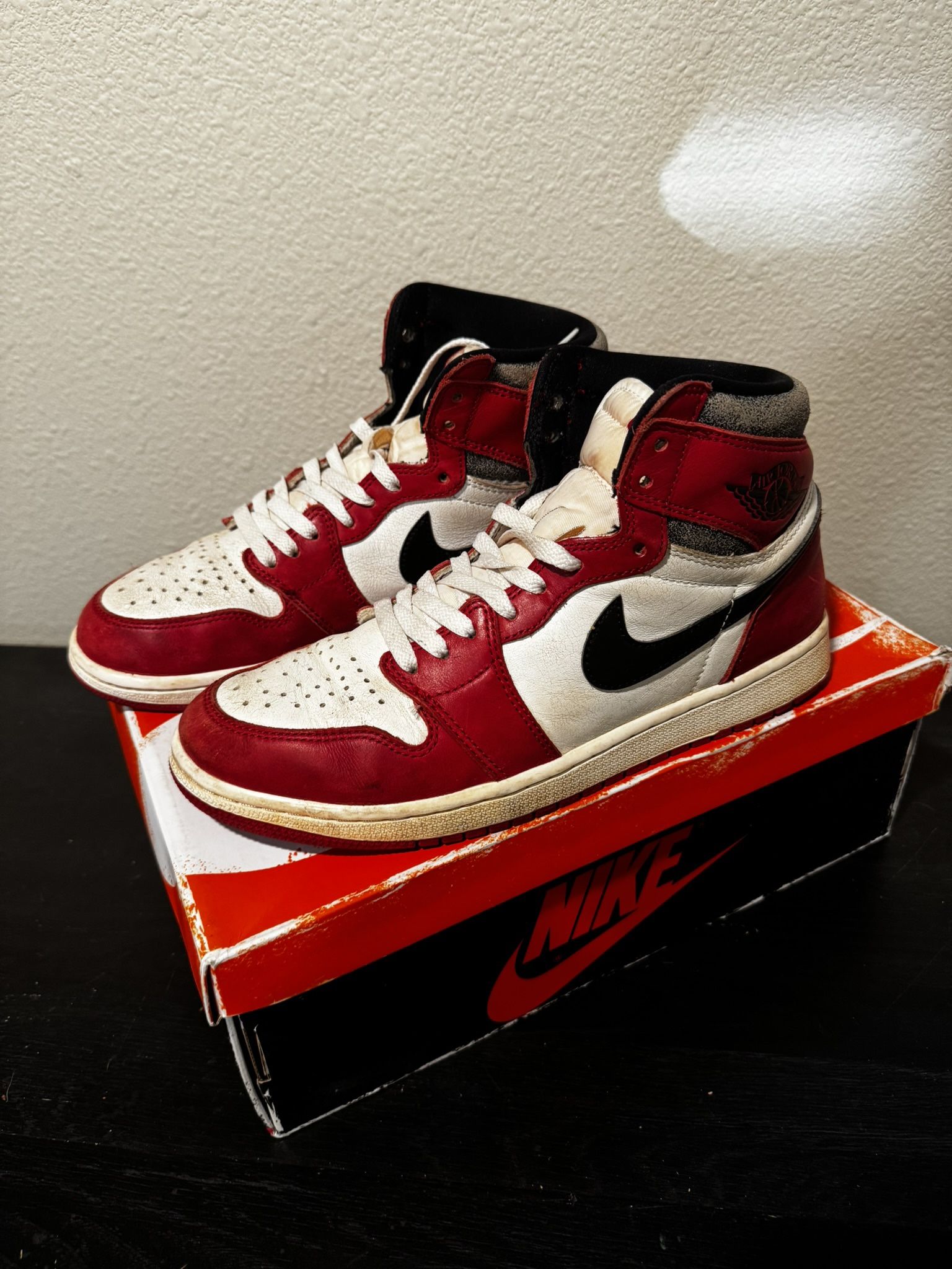 Air Jordan 1 - Lost and Found - Size 9.5