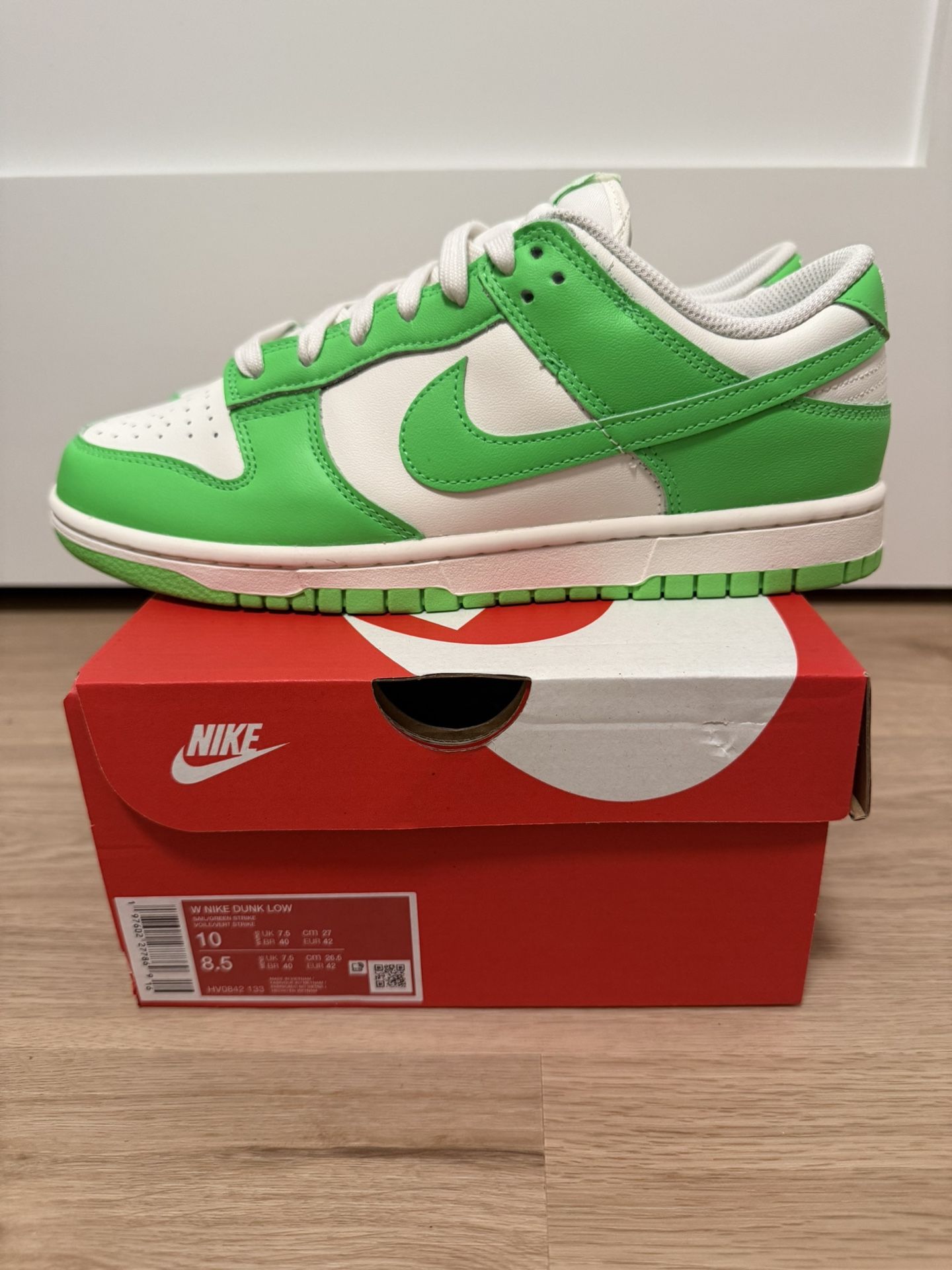 Nike Dunk Low “Green Strike” Women’s Size 10 / Men’s Size 8.5 HV0842-133