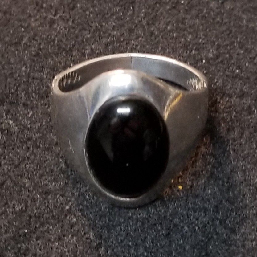 Larger Gents Ring Onyx Silver.