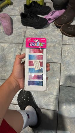 50 bobby pins in each each bag has 6 pcs of 50