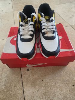 Nike Air Max 90 Sneakers