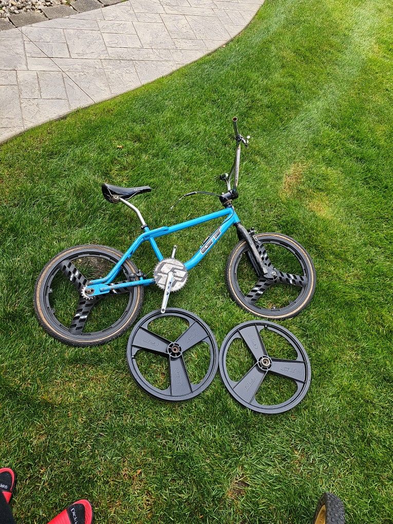 1996 GT PERFORMER OLD SCHOOL BMX for Sale in Chicago, IL 1996 GT PERFORMER OLD SCHOOL BMX for Sale in Chicago, IL