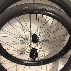Bontrager Paradigm Comp 25 TLR Disc Road Wheel