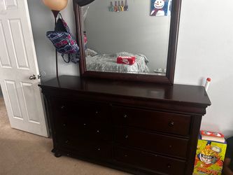 Bedroom dresser