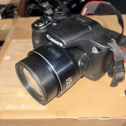  Canon PowerShot SX530 HS digital camera.
