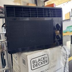 GE 5,000 BTU MECHANICAL WINDOW AIR CONDITIONER. (read description before messaging me)