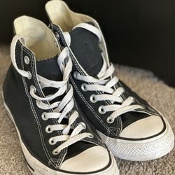 Chuck Taylor Black Converse High Tops Women’s 9