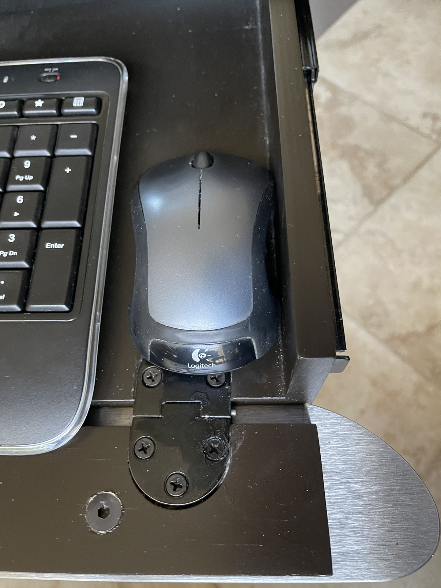 Logitech k520 keyboard with mouse and bluetooth adapter for sale in las