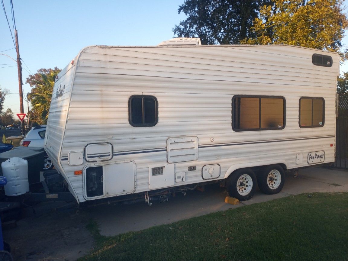 2005 Rv Toy Hauler Fun Runner