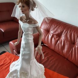 Muñeca De Porcelana Vestida De Novia, Diseñador Original.