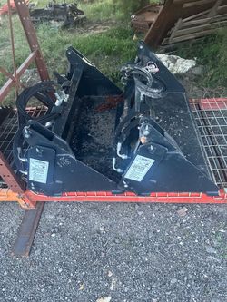 Combo bucket attachment Mini skid steer