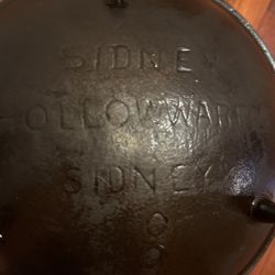 vintage cast iron sindney hollowware no. 8 three legged cowboy kettle