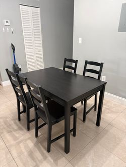 Dinner Table and 4 chairs