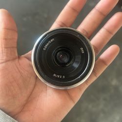 sony 2.8/16 lens