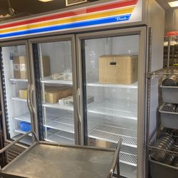 True - GDM-72-HC~TSL01 - 72 cu ft Refrigerated Merchandiser w/ 3 Swing Doors
