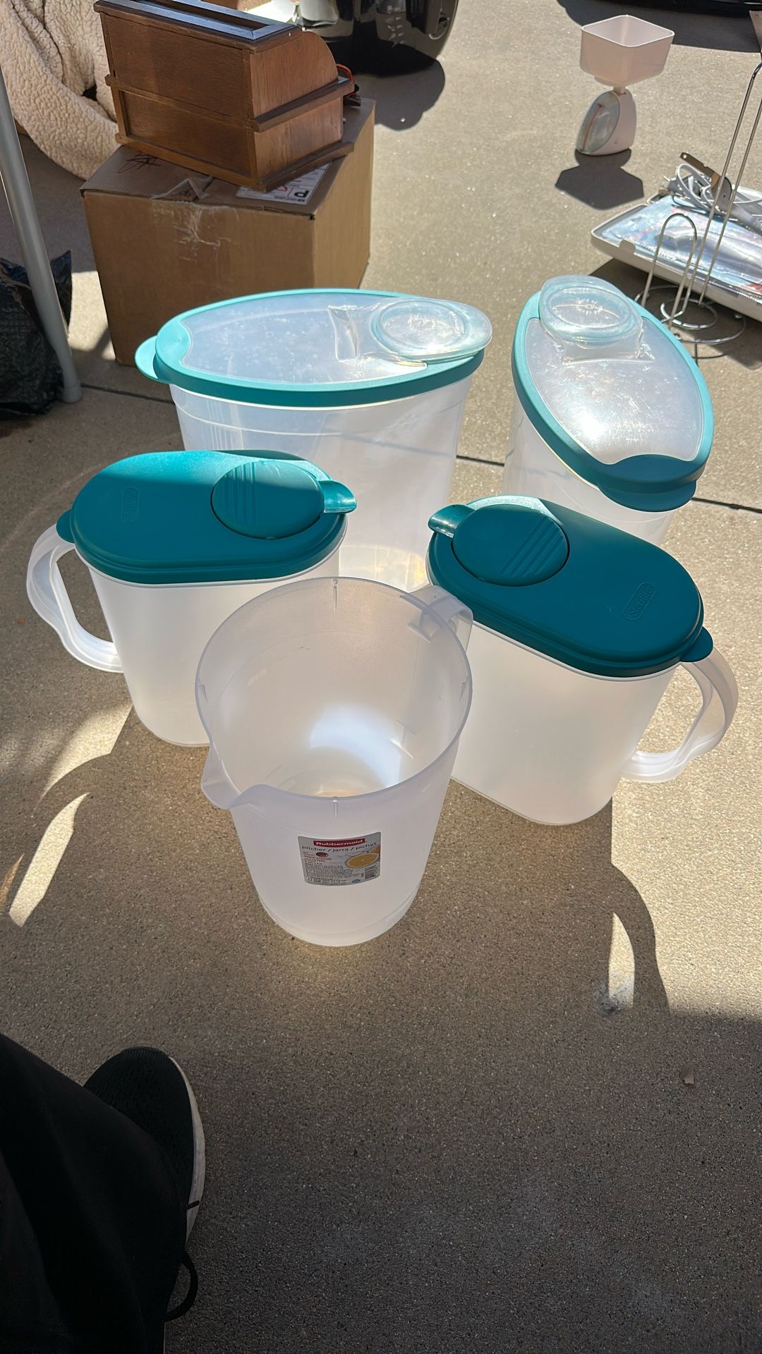 Sterilite And Rubbermaid Containers