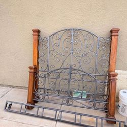  🎁BEAUTIFUL VINTAGE QUEEN SIZE  BEDROOM SET:  BED FRAME, 2 NIGHTSTANDS🎁