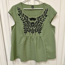 🦚 Pretty green flowy shirt blouse with black floral embroidered pattern - never worn - Size 1XL