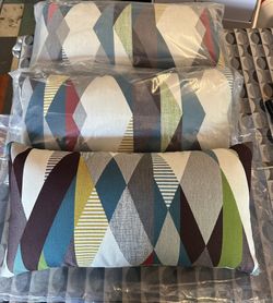 Custom Throw Accent Pillows / Cojines Acentuados 