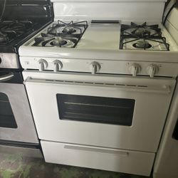 Gas Stove Brand Frigidaire Everything Works Great With A 3 Months Of Warranty 