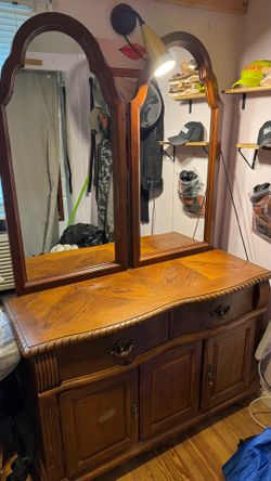 Wooden furniture dresser