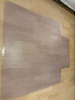 Chair Mat with Lip, 36" x 48", Clear - excellent condition