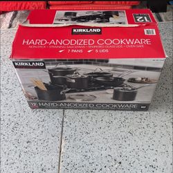 HARD-ANODIZED COOKWARE NON-STICK • STRAINING SAUCEPANS • TEMPERED GLASS LIDS • OVEN SAFE - 7 PANS 5 LIDS ITM