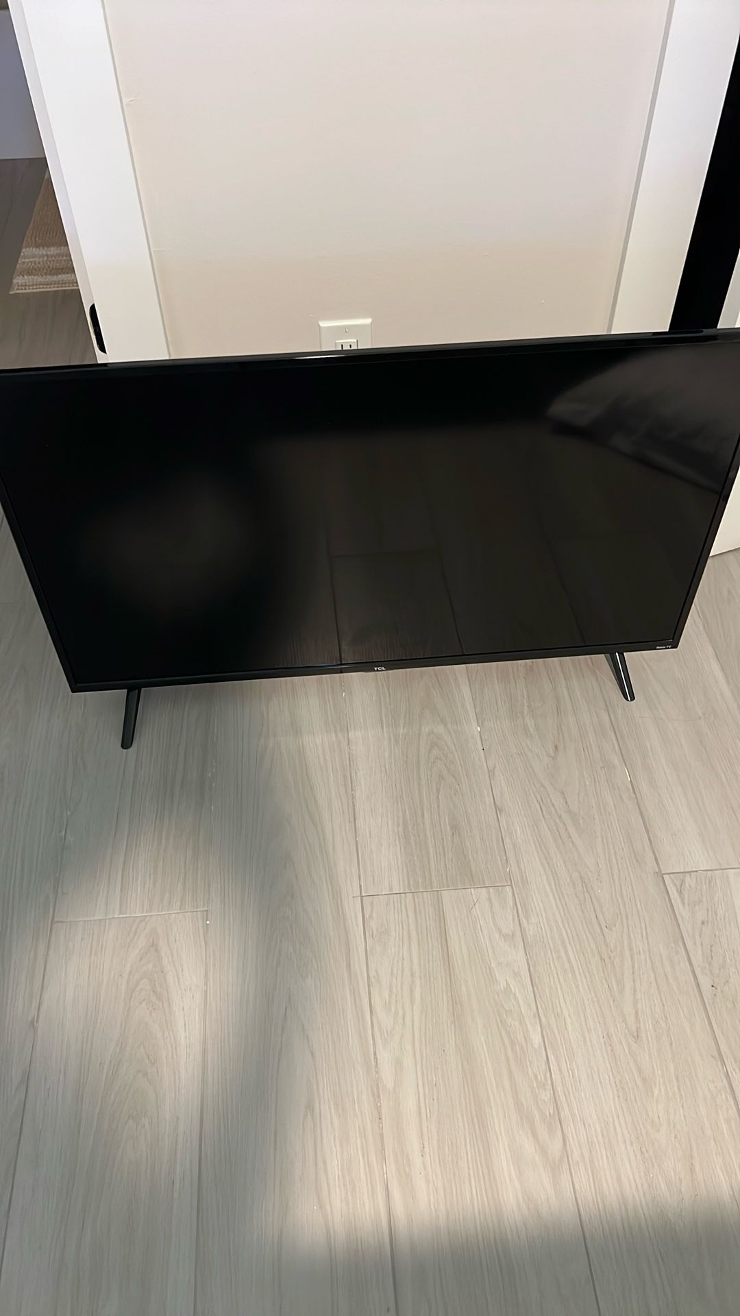 40 Inch TCL Tv With Roku Remote