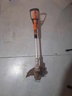 Black+Decker LST-300 String Trimmer