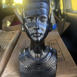 Nefertiti Statute All Black