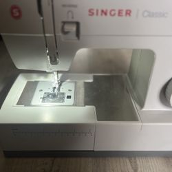 Singer Sewing Machine