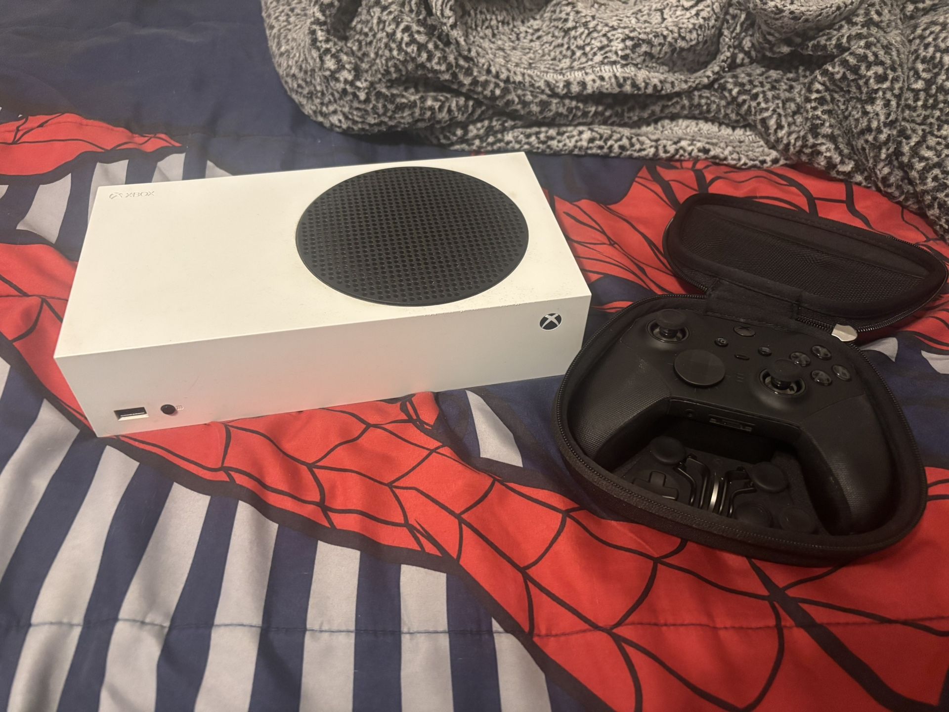 Xbox Series S And Xbox Elite Controller