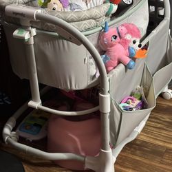 Bassinet Turns Into Playpen