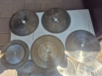 Used table saw blades diferents size in very good condition $300 for all
