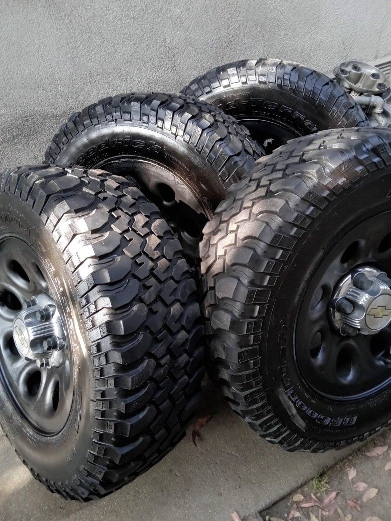 TIRES  BFGOODRICH WITH CHEVY WHEELS  255-75-17 LT 