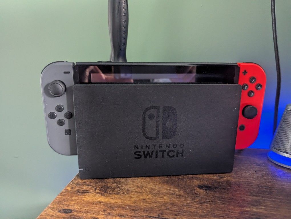 Nintendo Switch With 4 Remotes