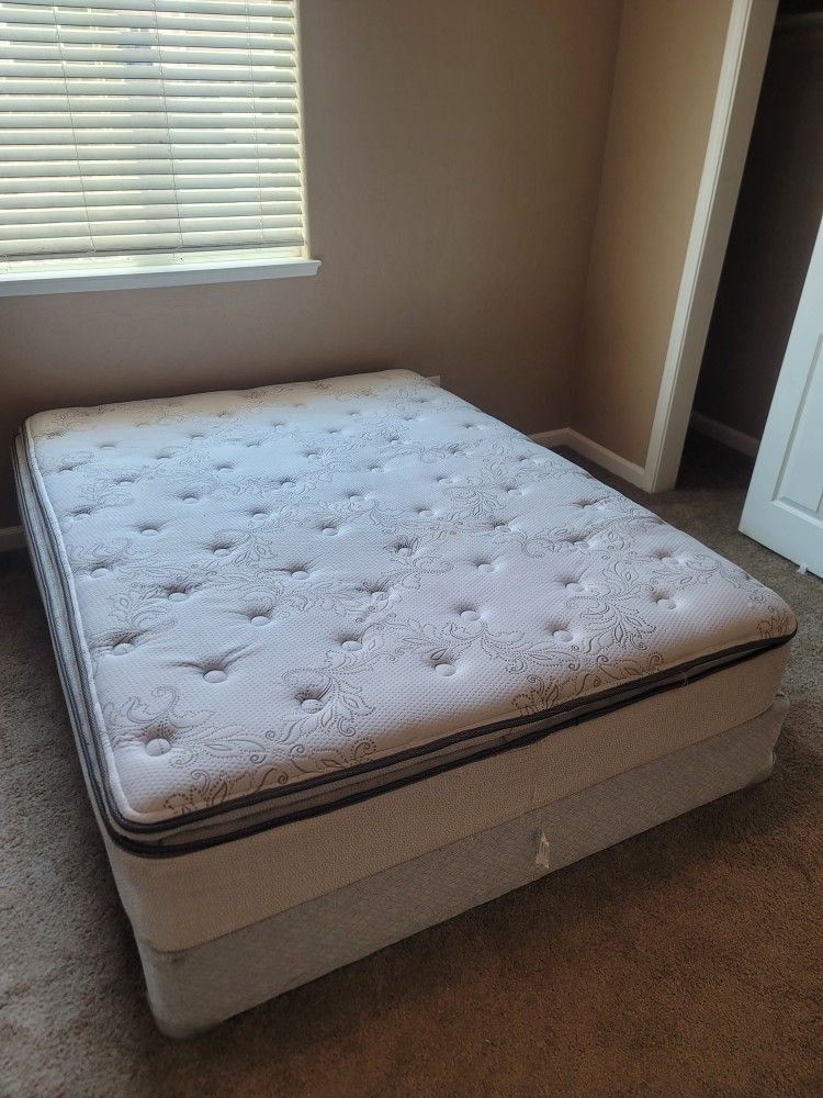 Sealy Queen Mattress And Box Spring