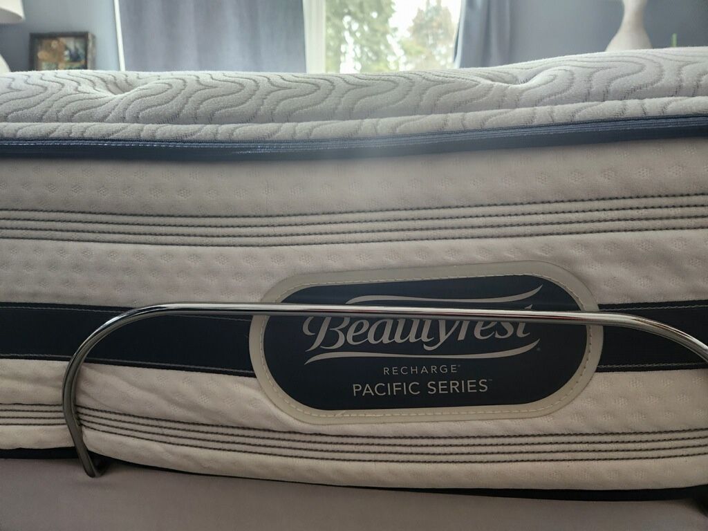 Tempurpedic King Sized BeautyRest Adjustable Bed for Sale in Everett
