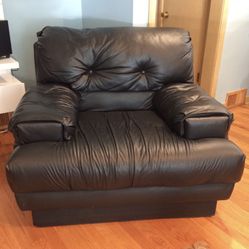 Oversize imitation leather sofa mint condition   Free delivery within 20 miles 